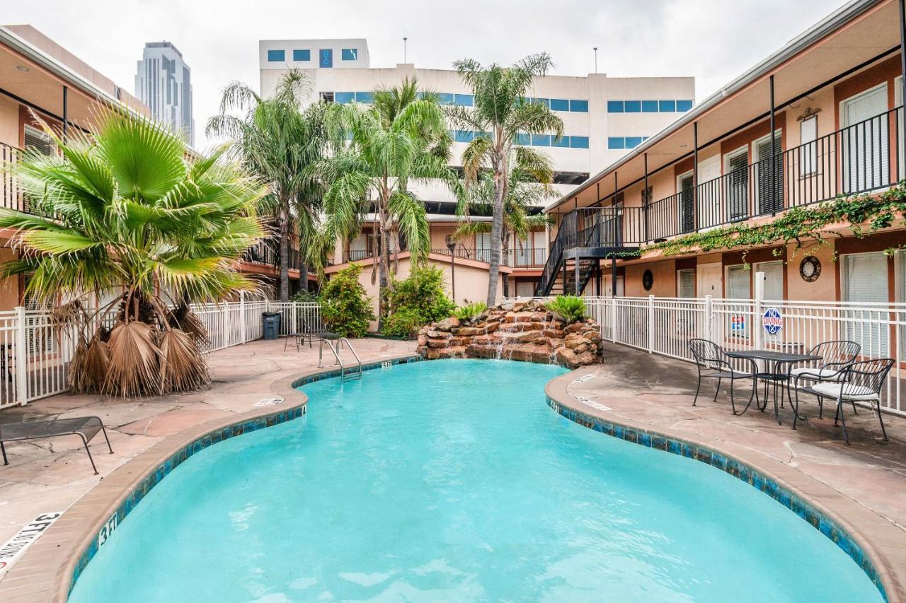 Oyo Hotel & Apartments Houston Galleria Eksteriør billede