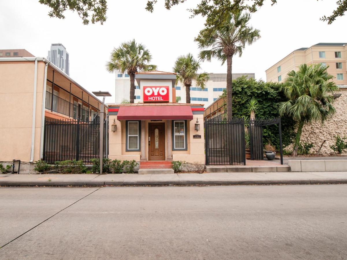 Oyo Hotel & Apartments Houston Galleria Eksteriør billede